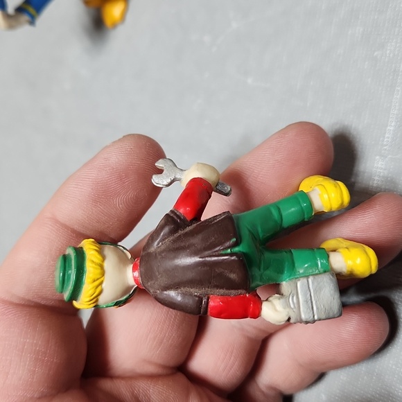 4 Bully One Nestle Disney Figureines - Picture 8 of 15